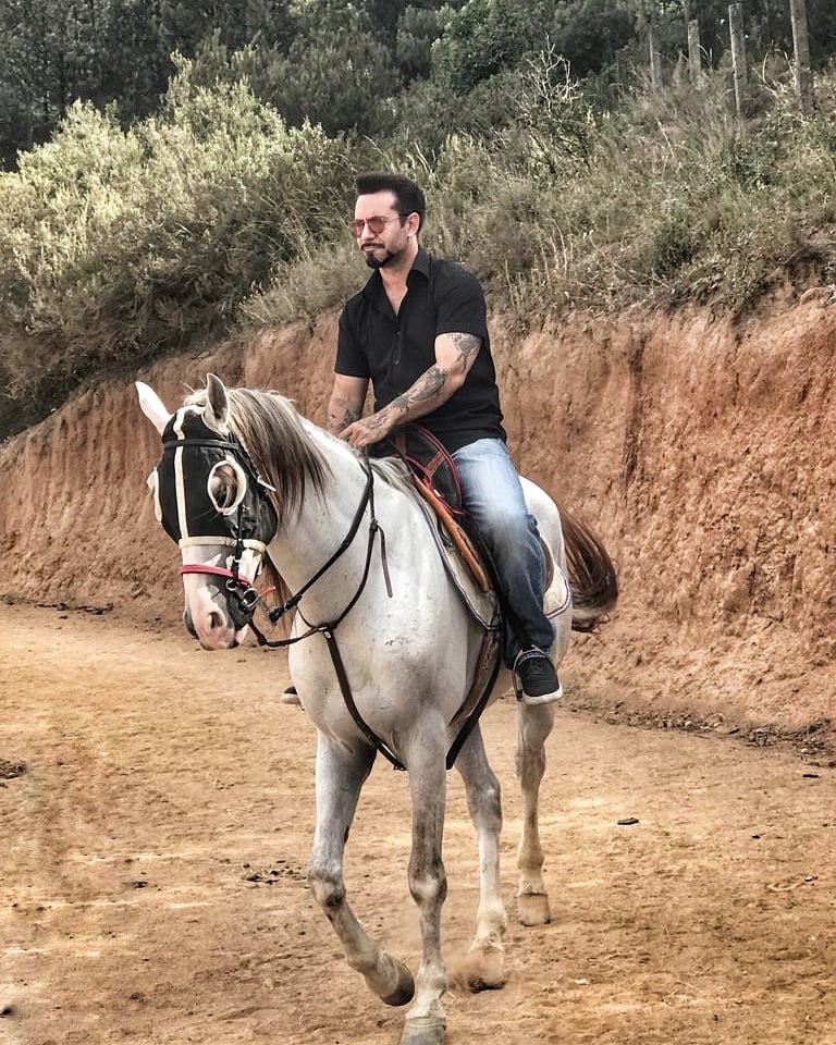 Oyuncu Aktör Zeki Cihan Peker Kişisel Fotoğraflar - 1